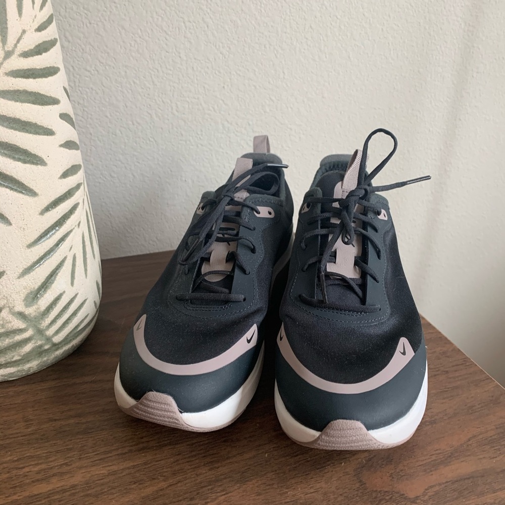 Nike Air Max Dia Sneakers